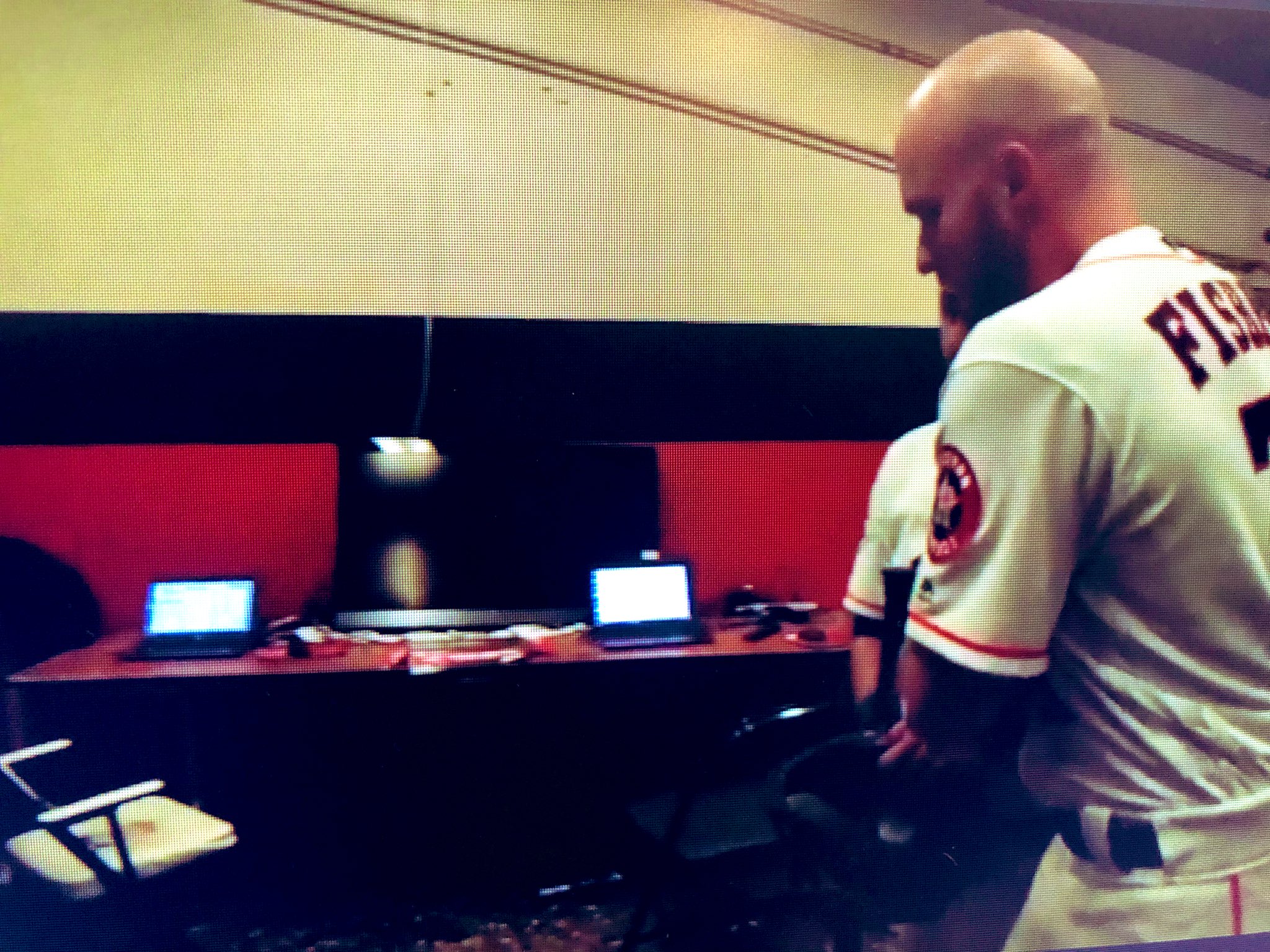 Look: Here is the Astros' alleged cheating setup with trash can, monitor
